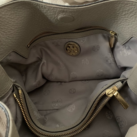 Beautiful Gray Soft Leather Tory Burch Purse - Picture 5 of 14